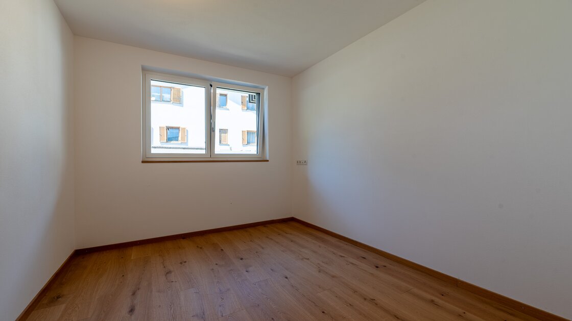 W2: Neue, große Vierzimmerwohnung mit Terrasse und Privatgarten