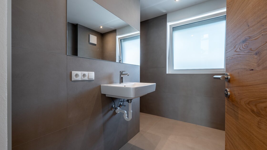 W2: Neue, große Vierzimmerwohnung mit Terrasse und Privatgarten