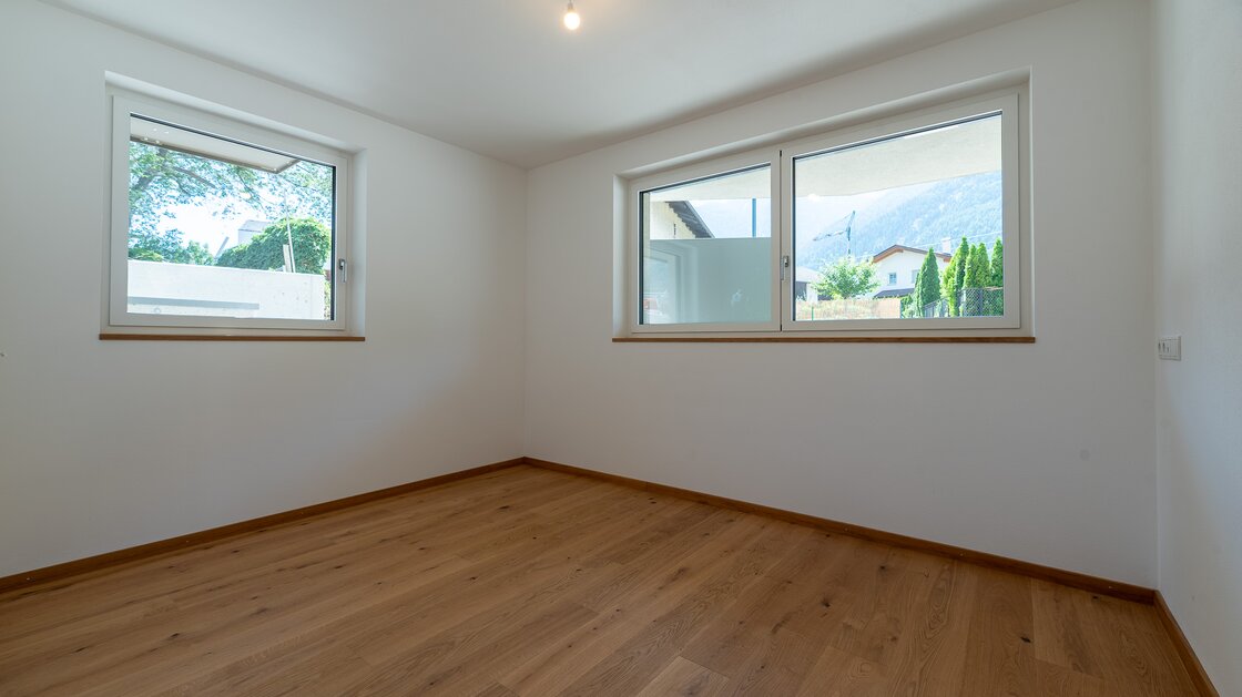 W2: Neue, große Vierzimmerwohnung mit Terrasse und Privatgarten