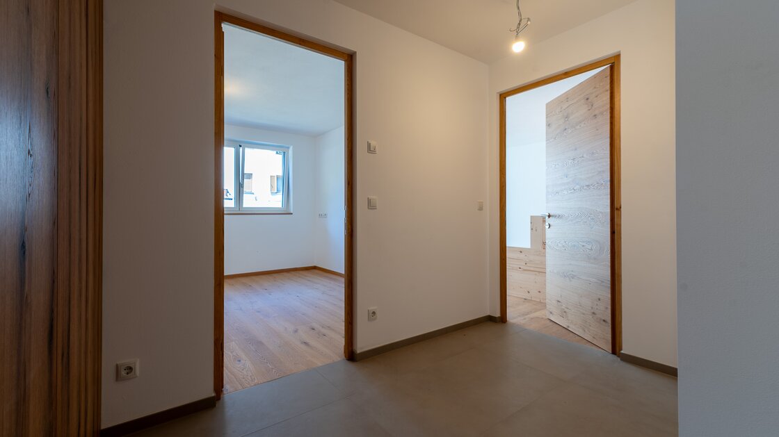 W2: Neue, große Vierzimmerwohnung mit Terrasse und Privatgarten