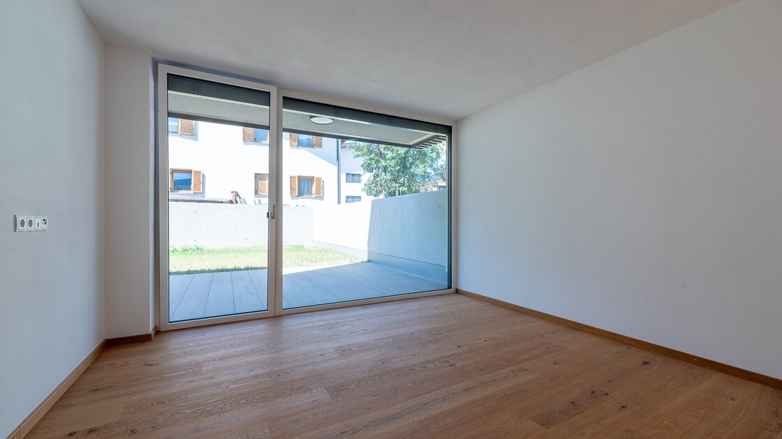 W2: Neue, große Vierzimmerwohnung mit Terrasse und Privatgarten