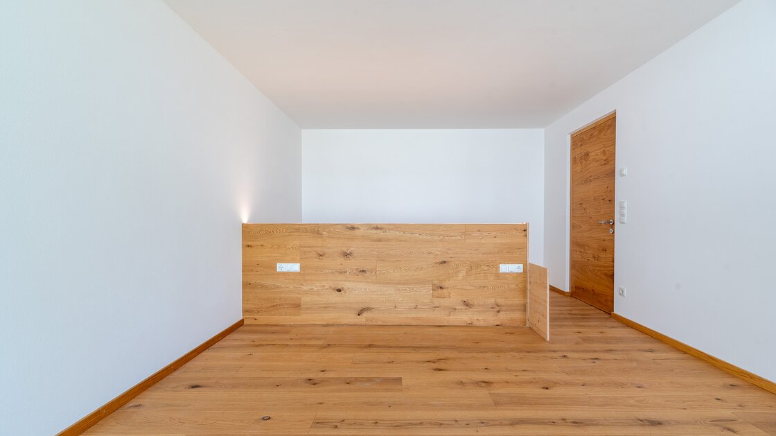 W2: Neue, große Vierzimmerwohnung mit Terrasse und Privatgarten