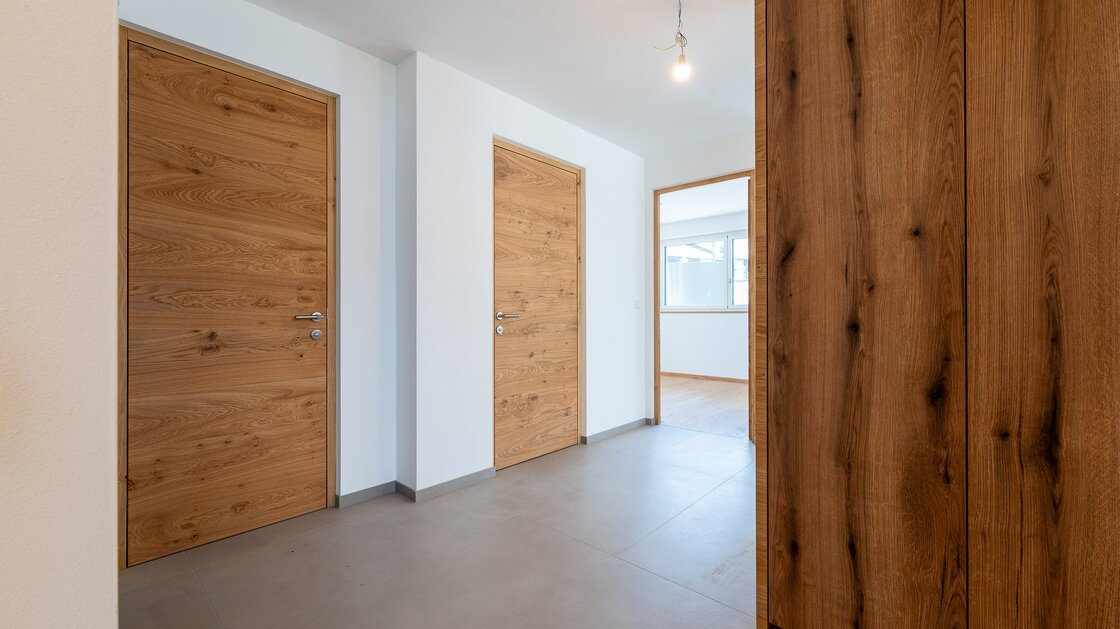 W2: Neue, große Vierzimmerwohnung mit Terrasse und Privatgarten