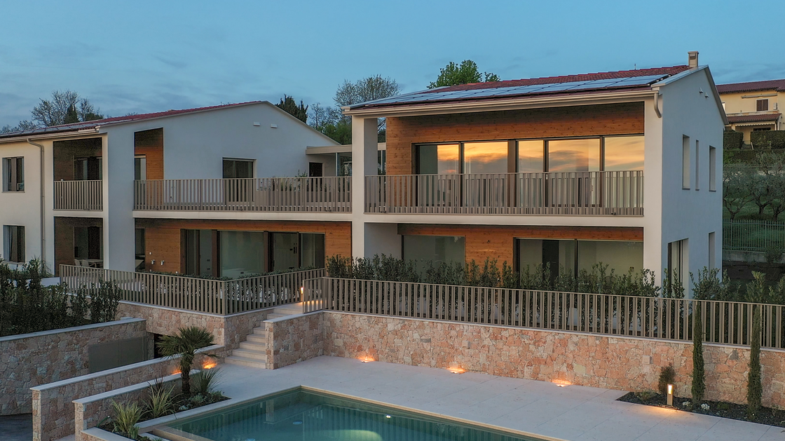 Villa A02 - Exklusive Penthouse-Villa mit Terrasse und traumhaftem Seeblick