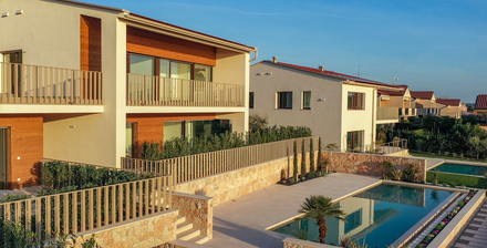B02 – Exclusive penthouse with terrace, garden and lake view