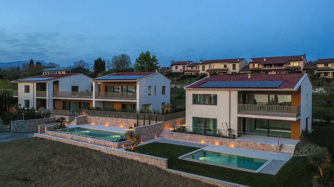 B02 – Exclusive penthouse with terrace, garden and lake view