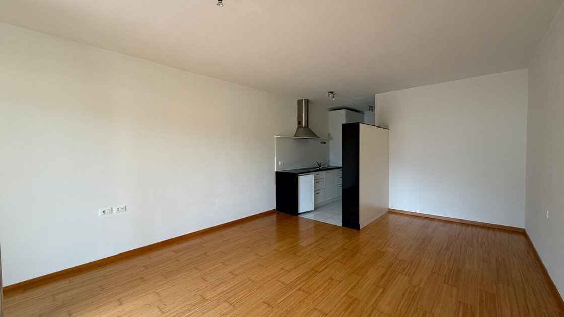 Monolocale con balcone, cantina e posto auto