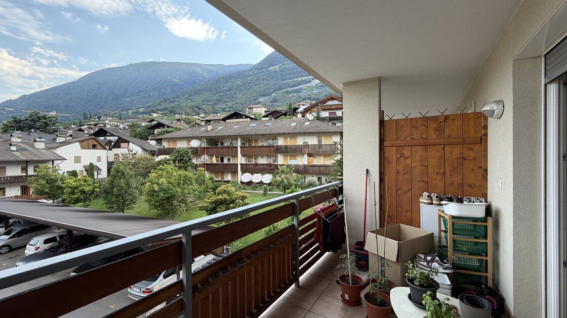 Monolocale con balcone, cantina e posto auto