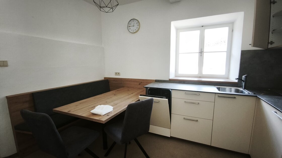 Sanierte Altbauwohnung mit Balkon, Keller und Dachboden