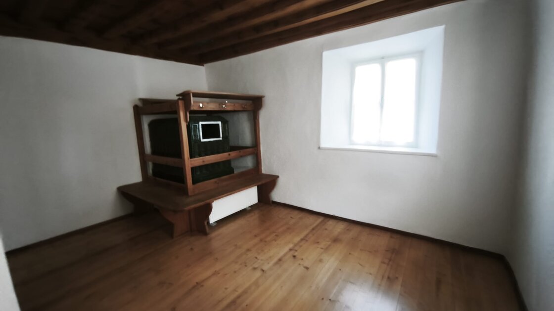 Sanierte Altbauwohnung mit Balkon, Keller und Dachboden