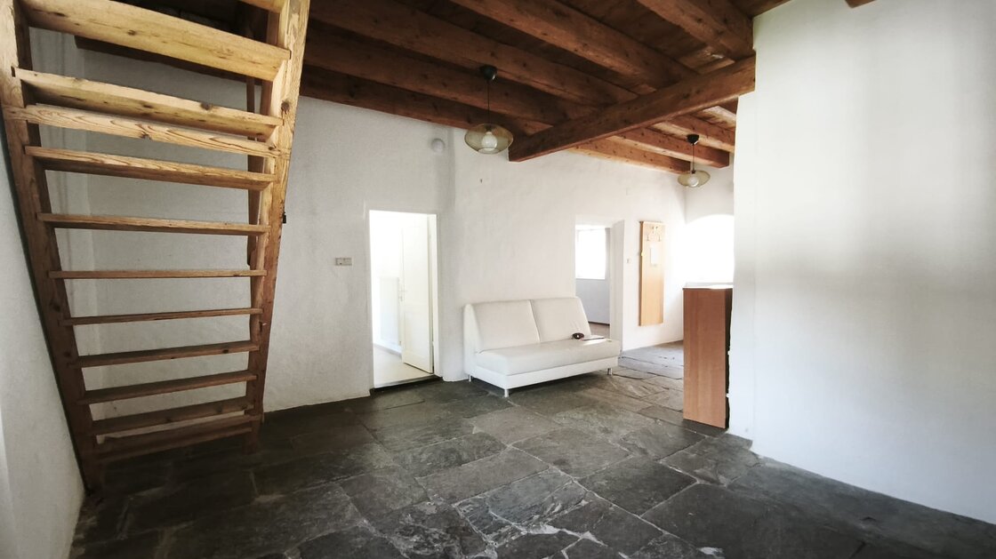 Sanierte Altbauwohnung mit Balkon, Keller und Dachboden