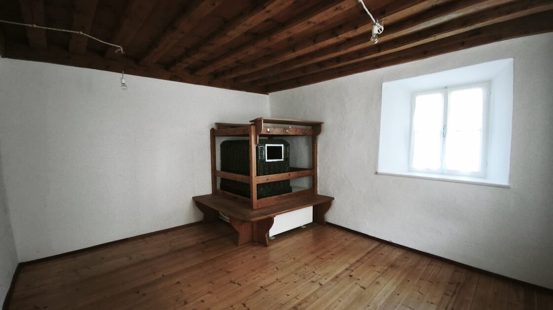 Sanierte Altbauwohnung mit Balkon, Keller und Dachboden