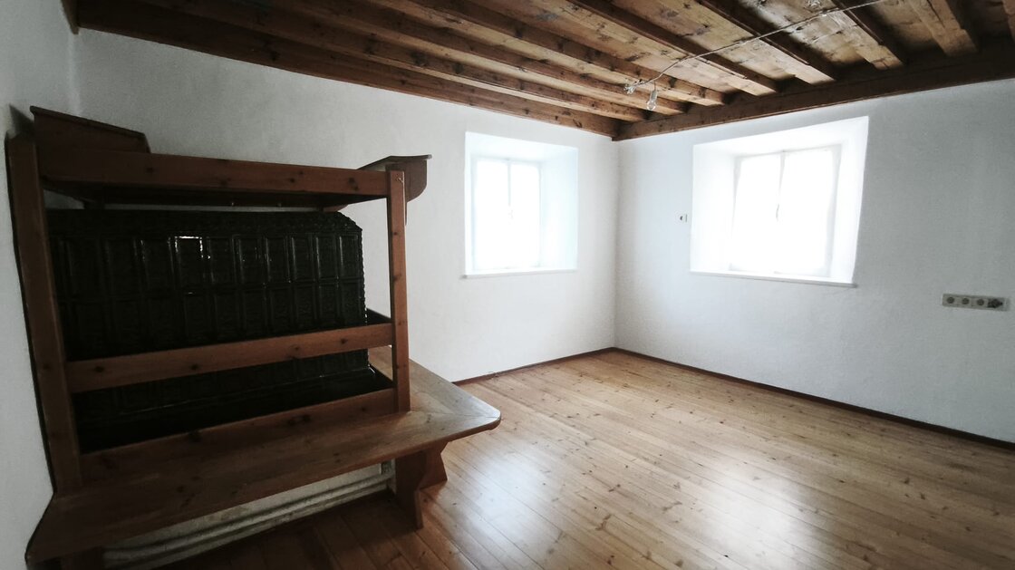 Sanierte Altbauwohnung mit Balkon, Keller und Dachboden
