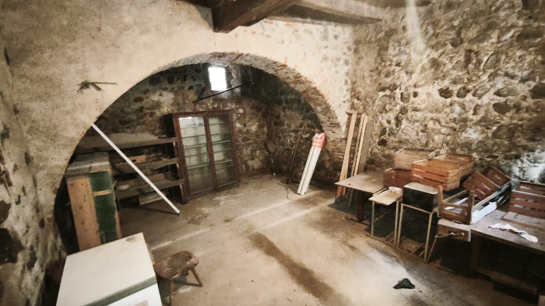 Sanierte Altbauwohnung mit Balkon, Keller und Dachboden