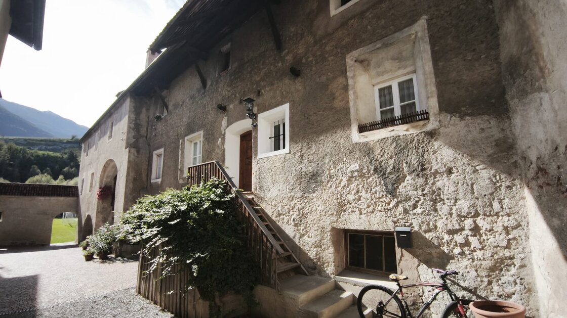 Sanierte Altbauwohnung mit Balkon, Keller und Dachboden