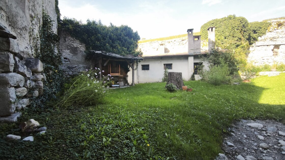 Sanierte Altbauwohnung mit Balkon, Keller und Dachboden