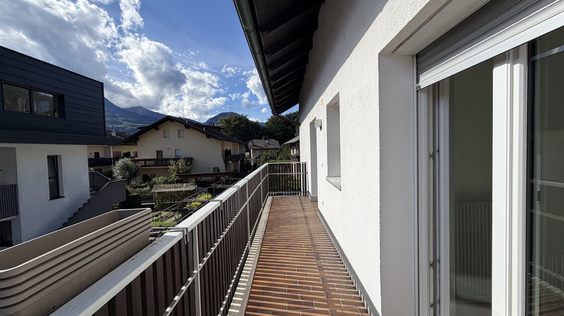 Trilocale ristrutturato a nuovo con terrazza e balcone