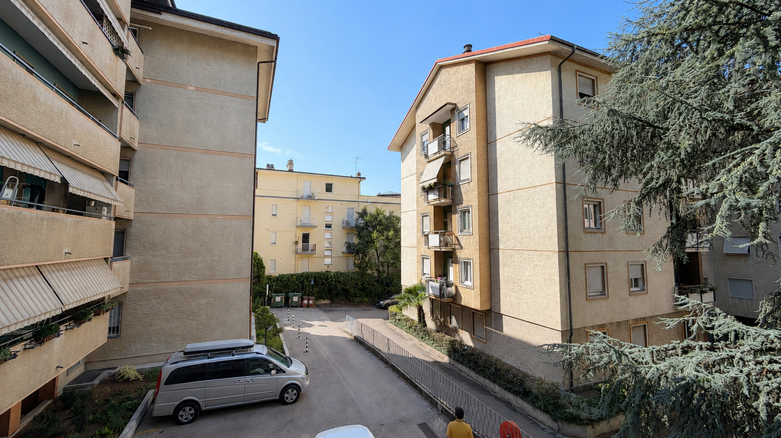 Großzügige Vierzimmerwohnung mit zwei Balkonen in ruhiger Lage