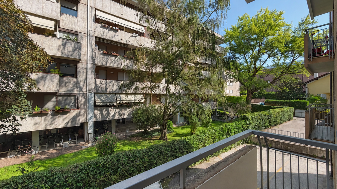 Großzügige Vierzimmerwohnung mit zwei Balkonen in ruhiger Lage
