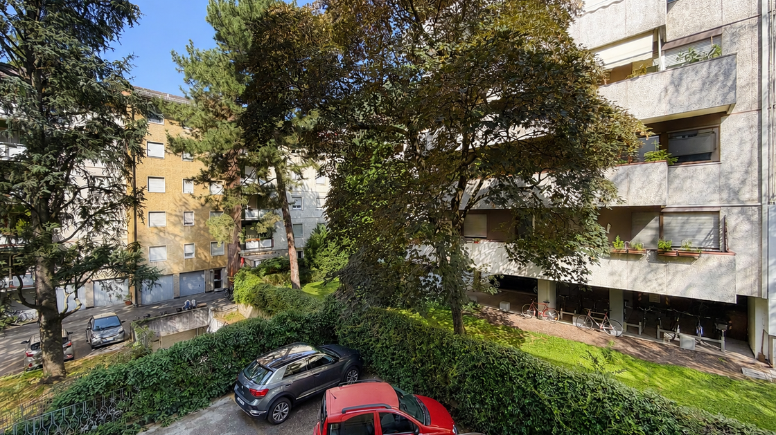 Großzügige Vierzimmerwohnung mit zwei Balkonen in ruhiger Lage