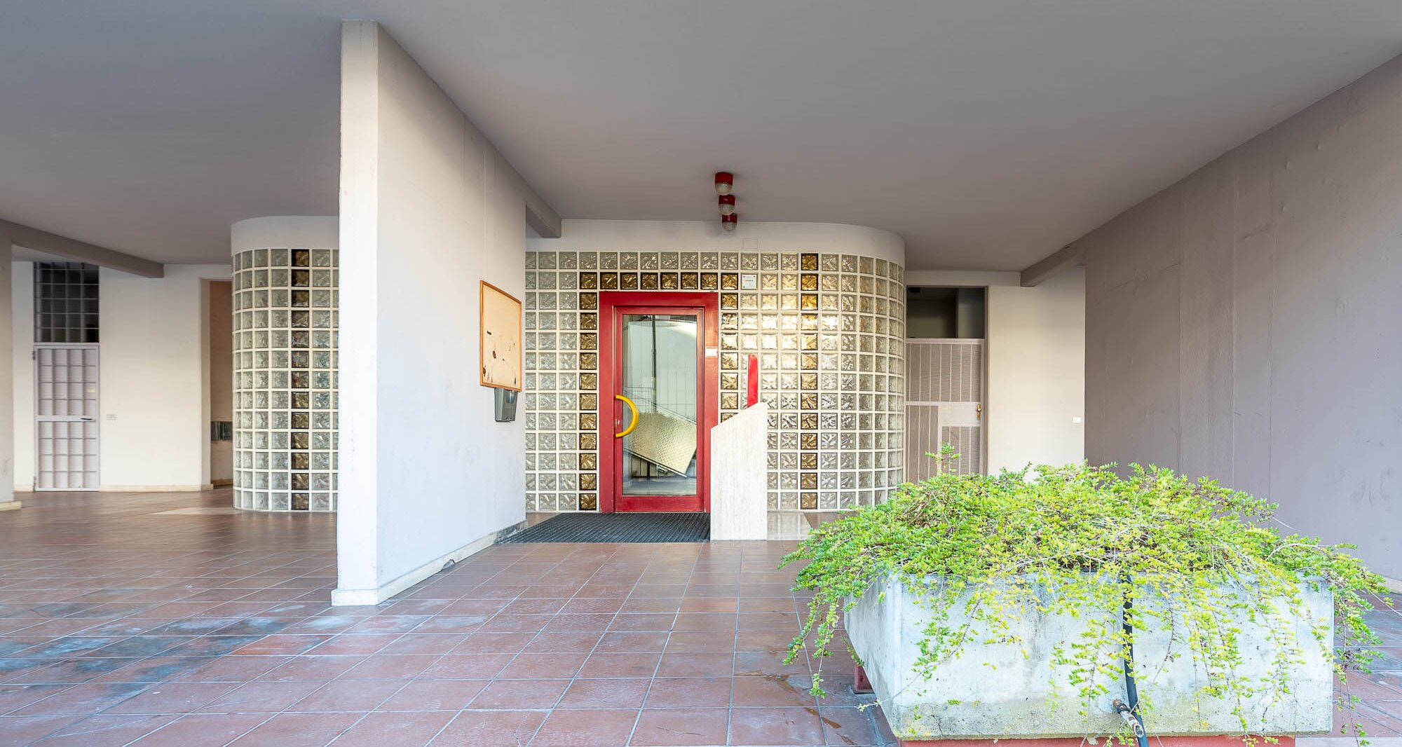 Ampio quadrilocale con terrazza e vista libera, piano alto