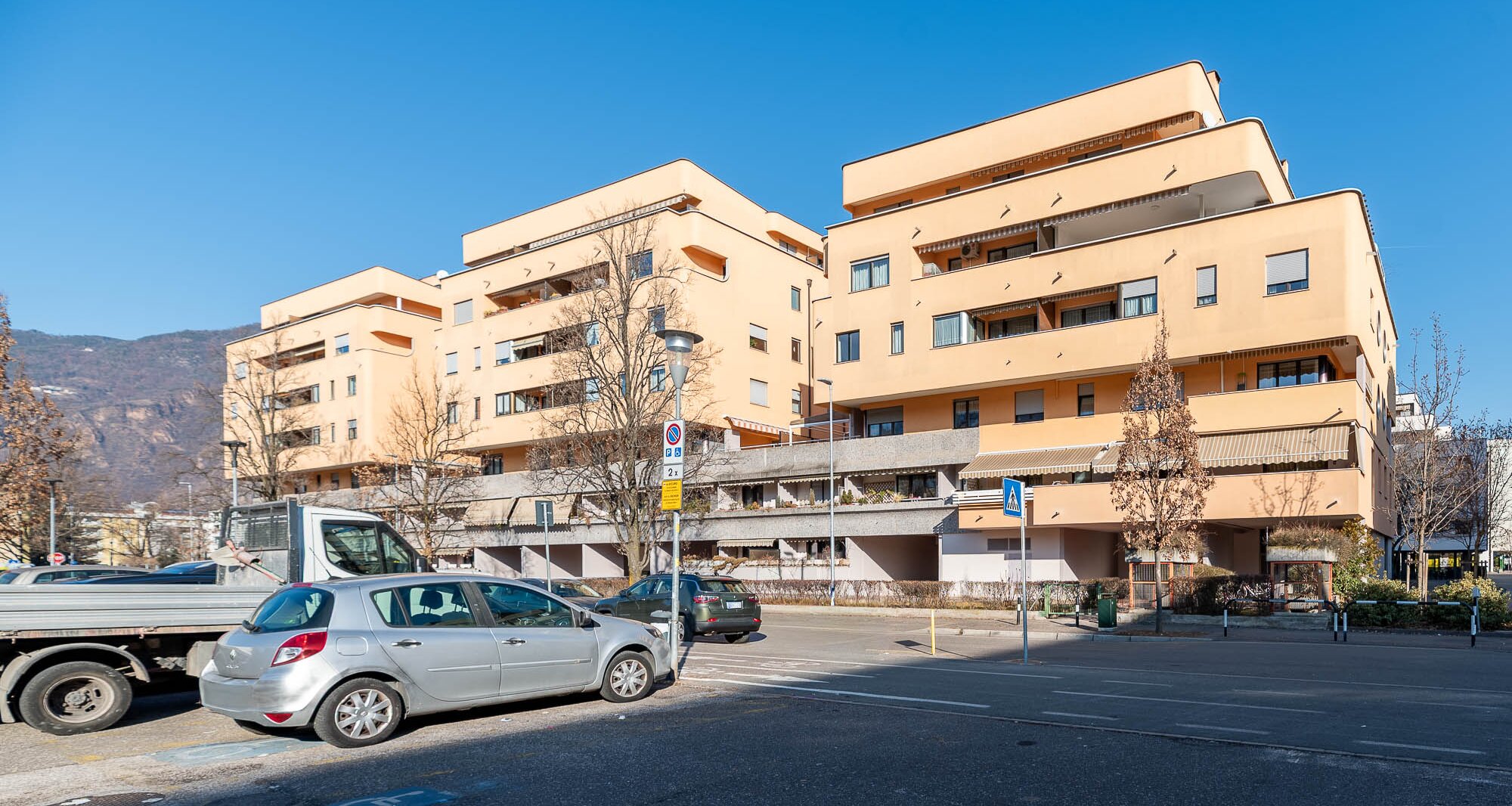 Ampio quadrilocale con terrazza e vista libera, piano alto