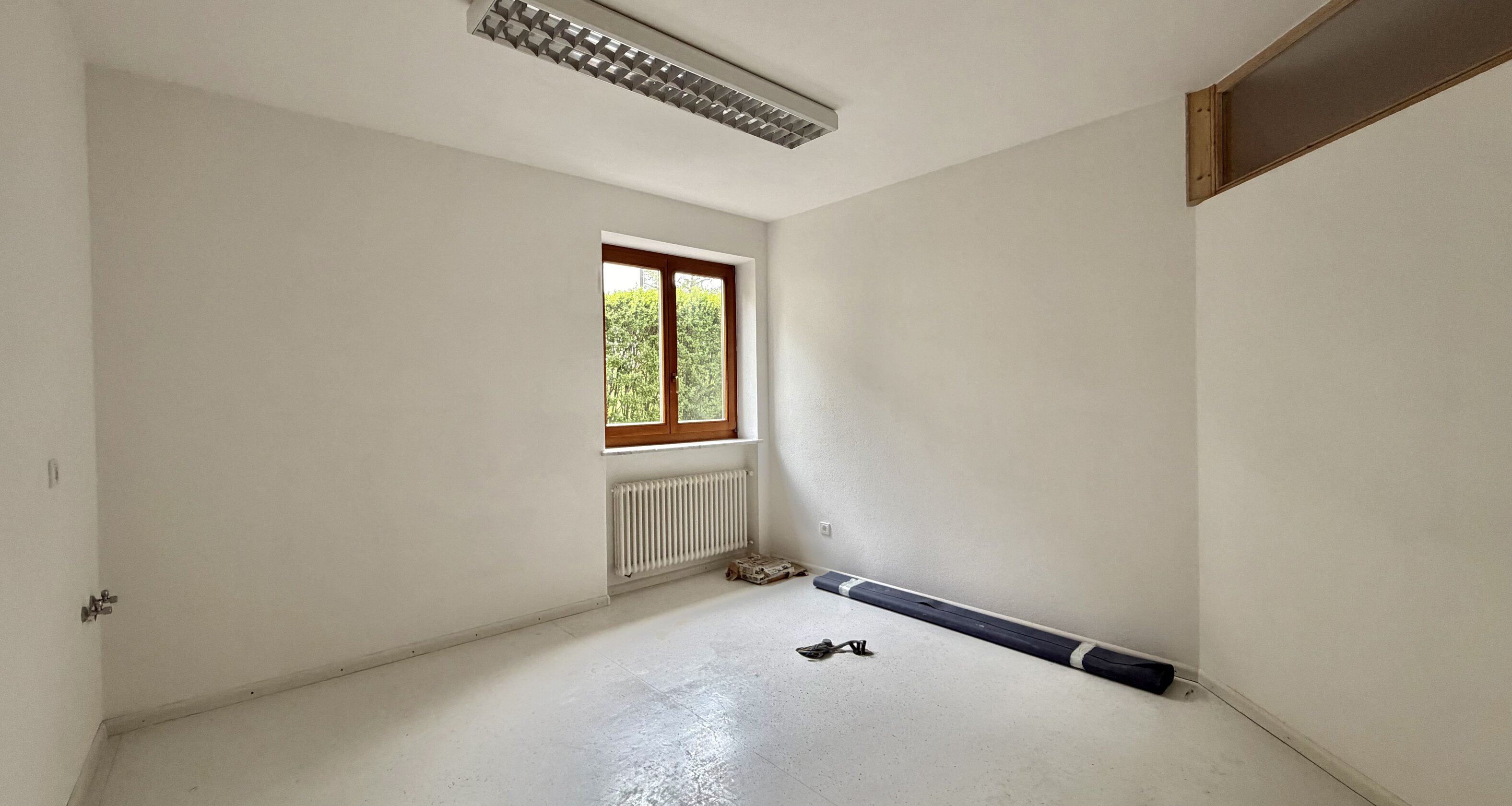 Large commercial unit / office / practice in a prime location