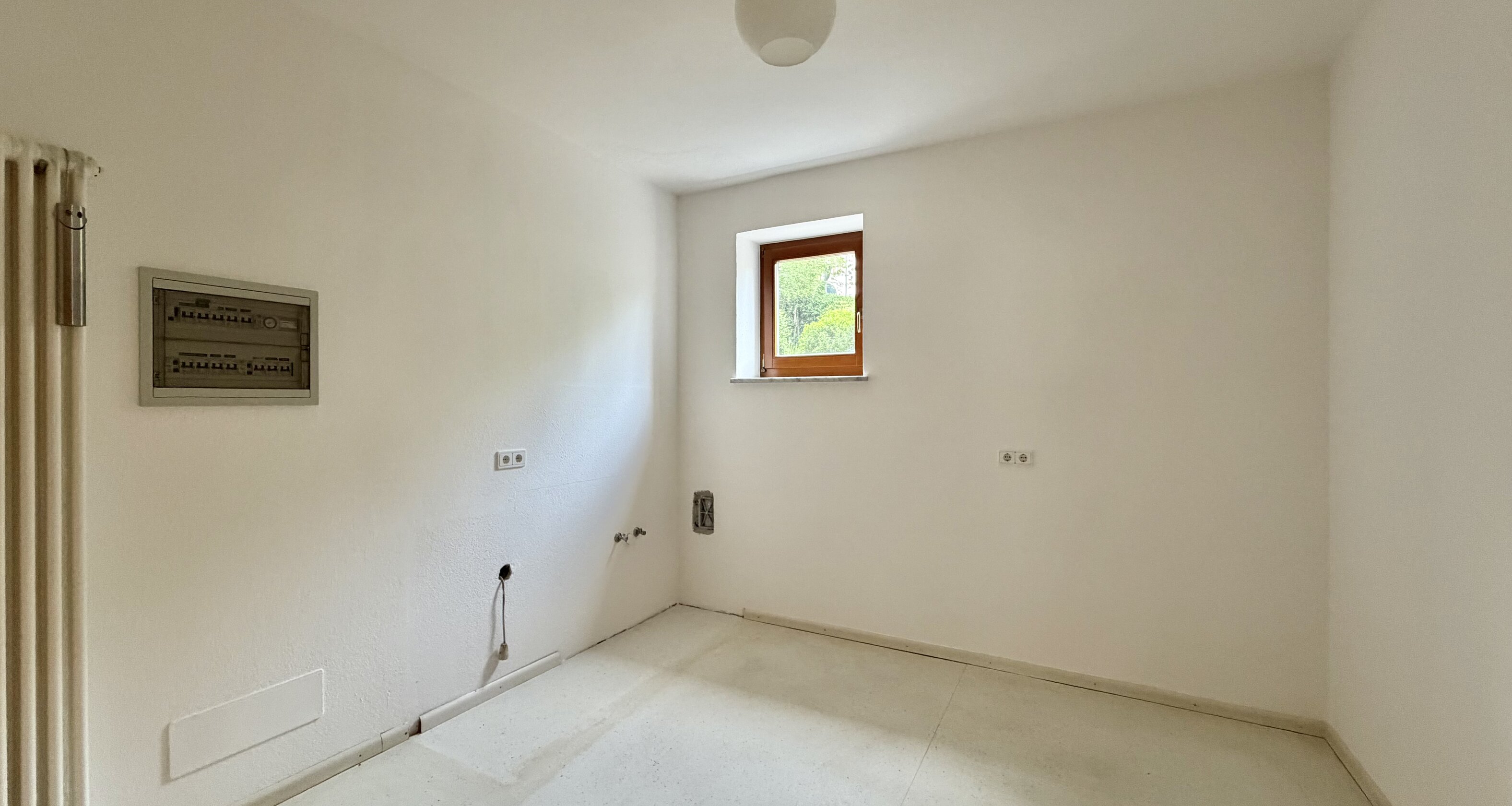 Large commercial unit / office / practice in a prime location