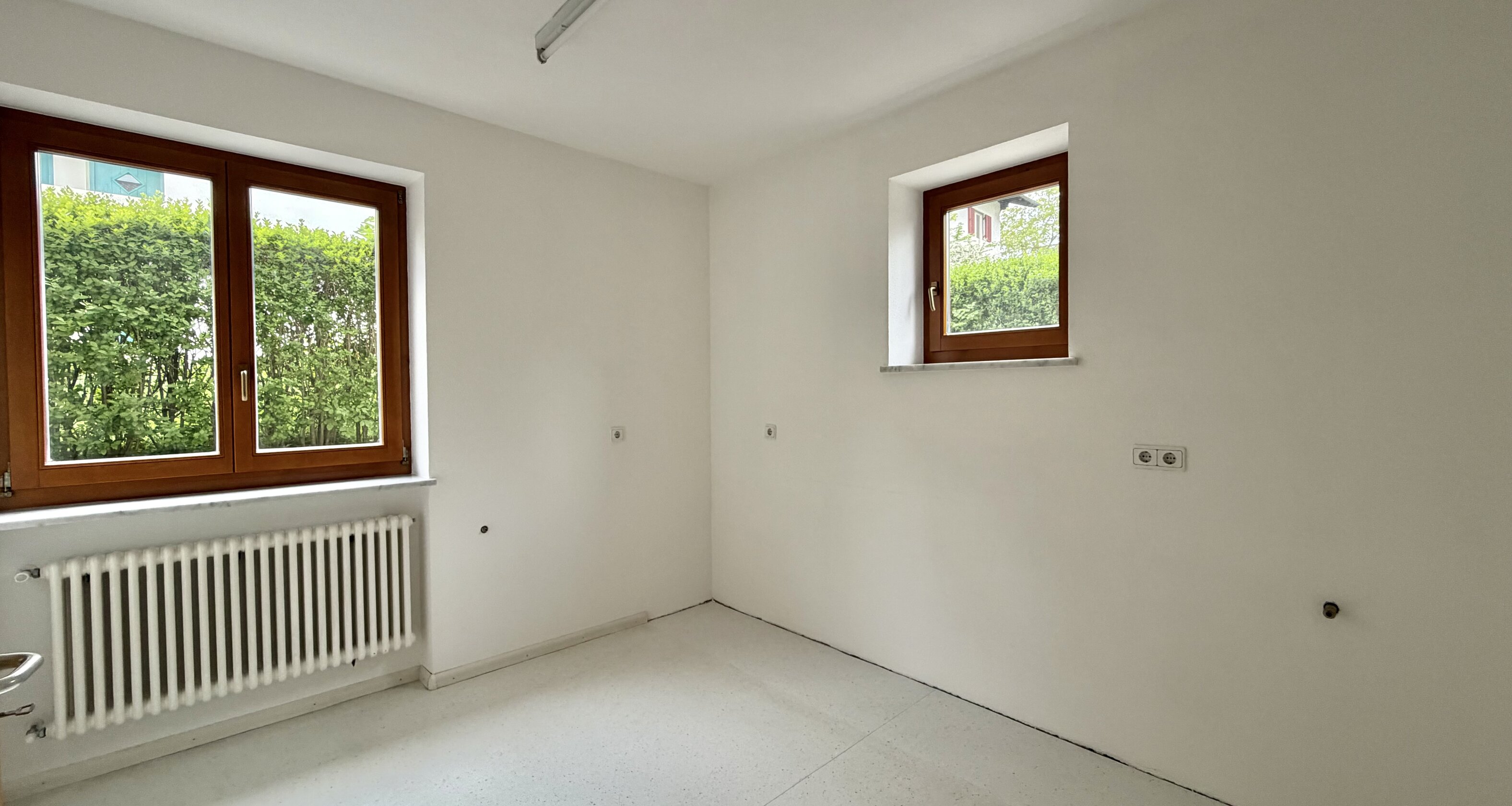 Large commercial unit / office / practice in a prime location