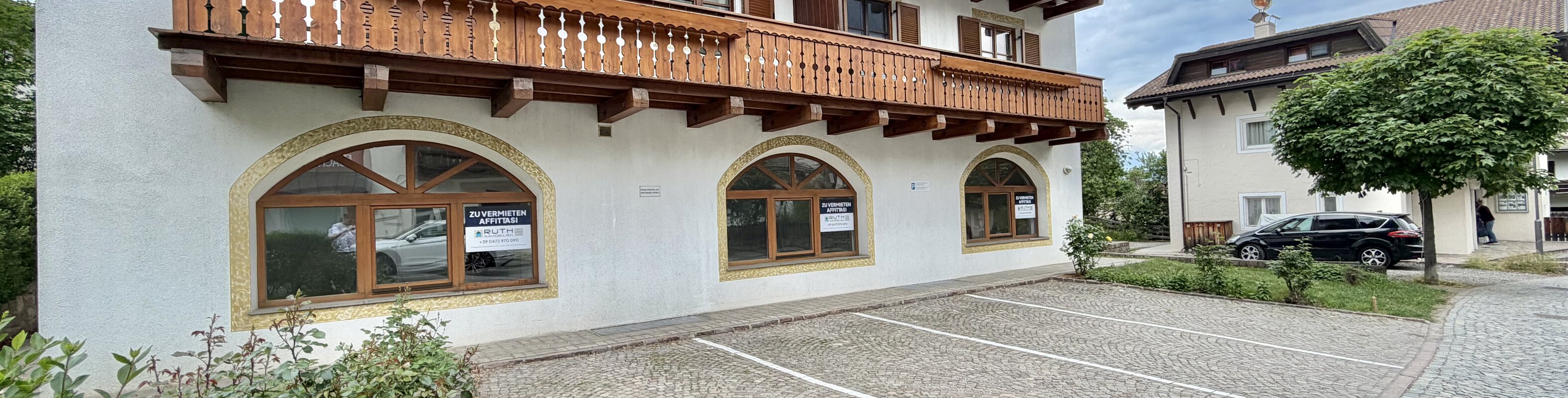 Large commercial unit / office / practice in a prime location