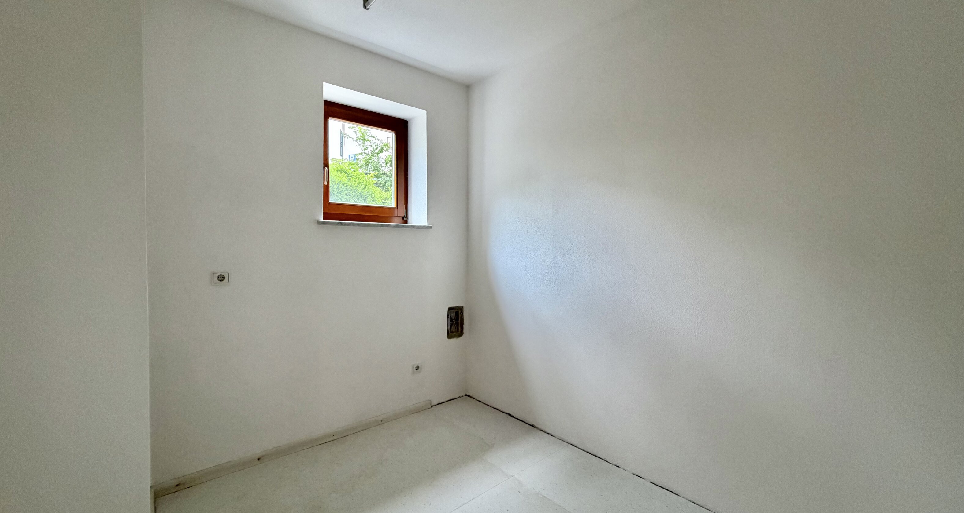 Large commercial unit / office / practice in a prime location