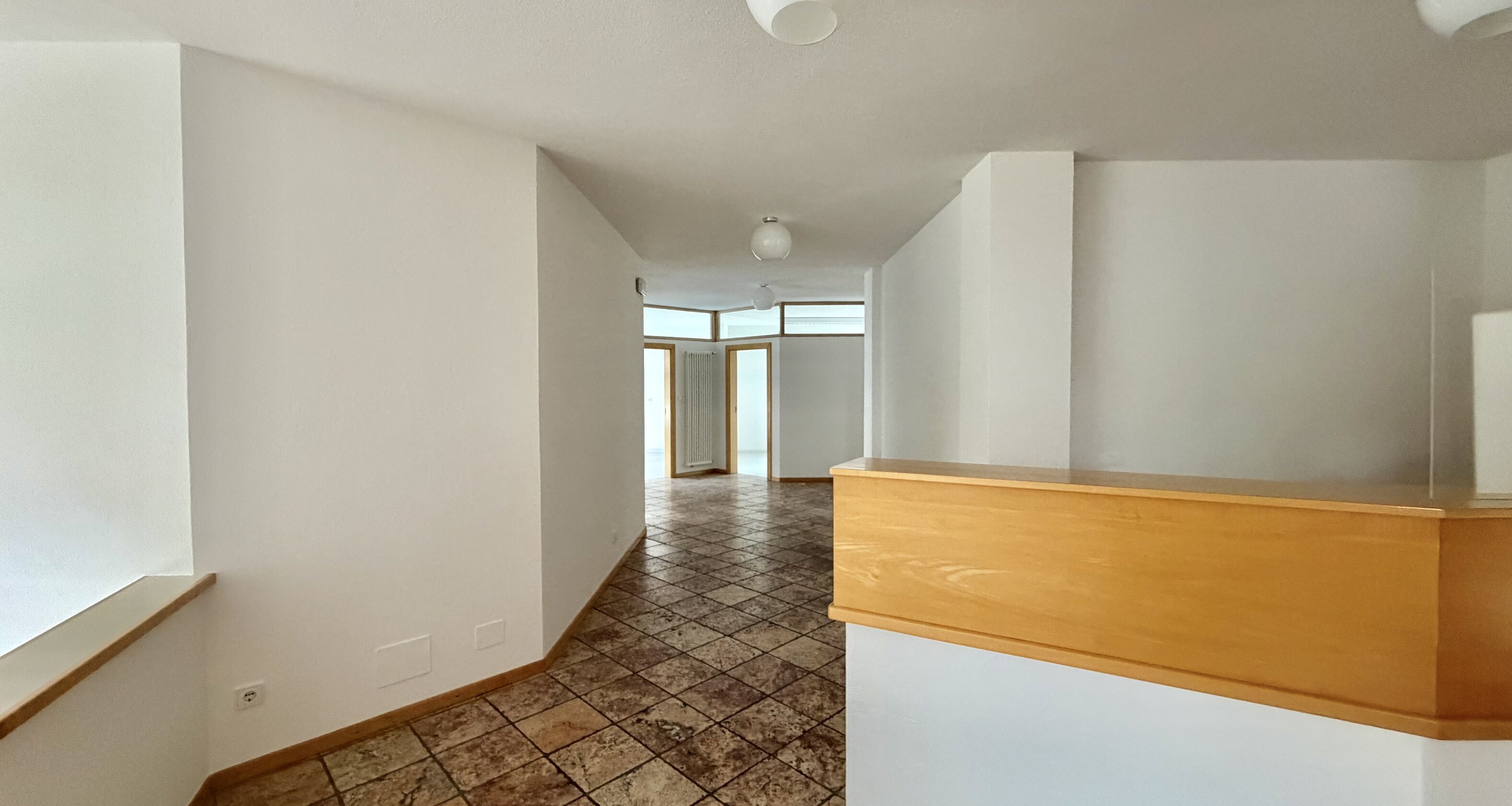 Large commercial unit / office / practice in a prime location