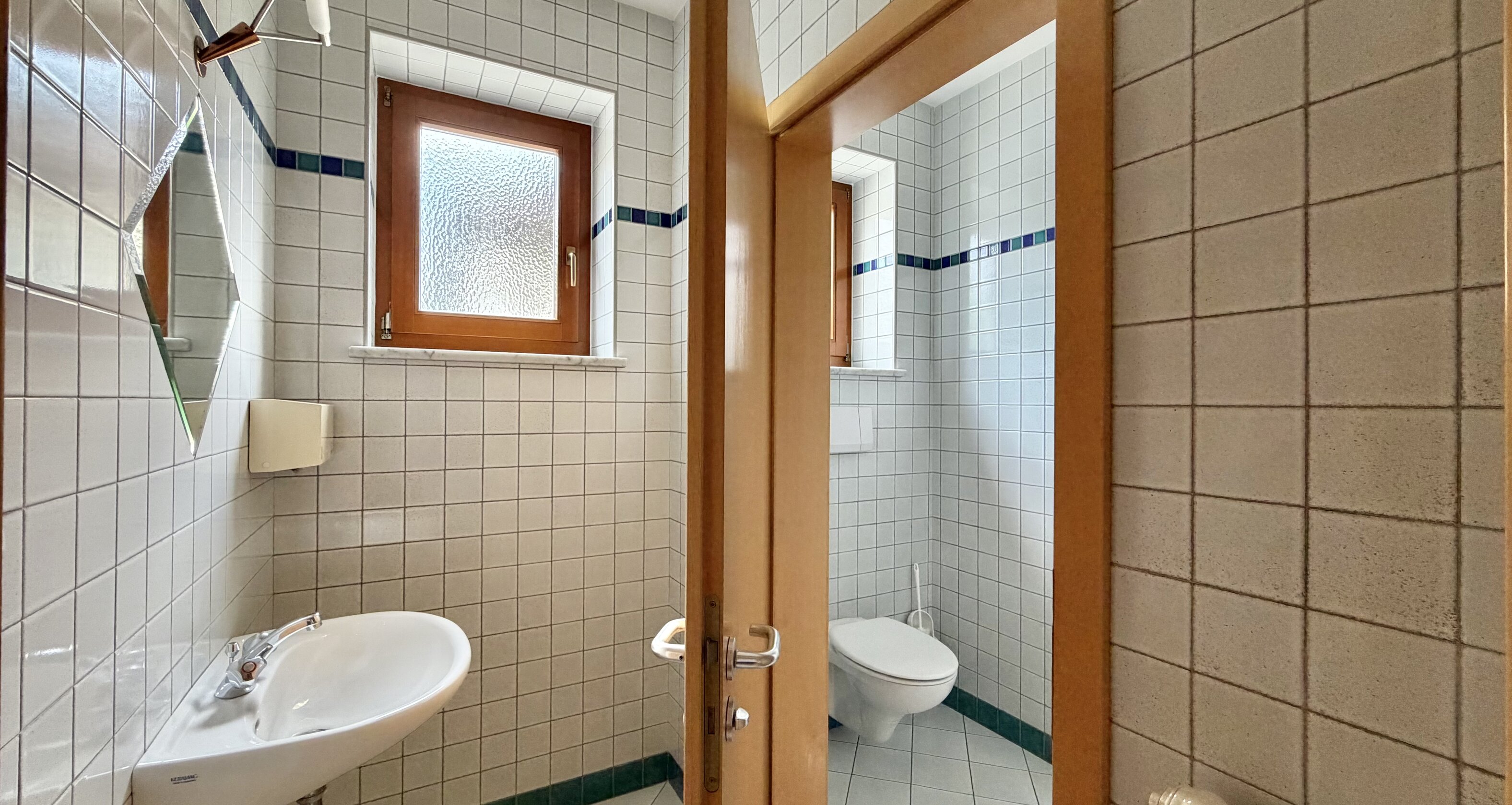Large commercial unit / office / practice in a prime location