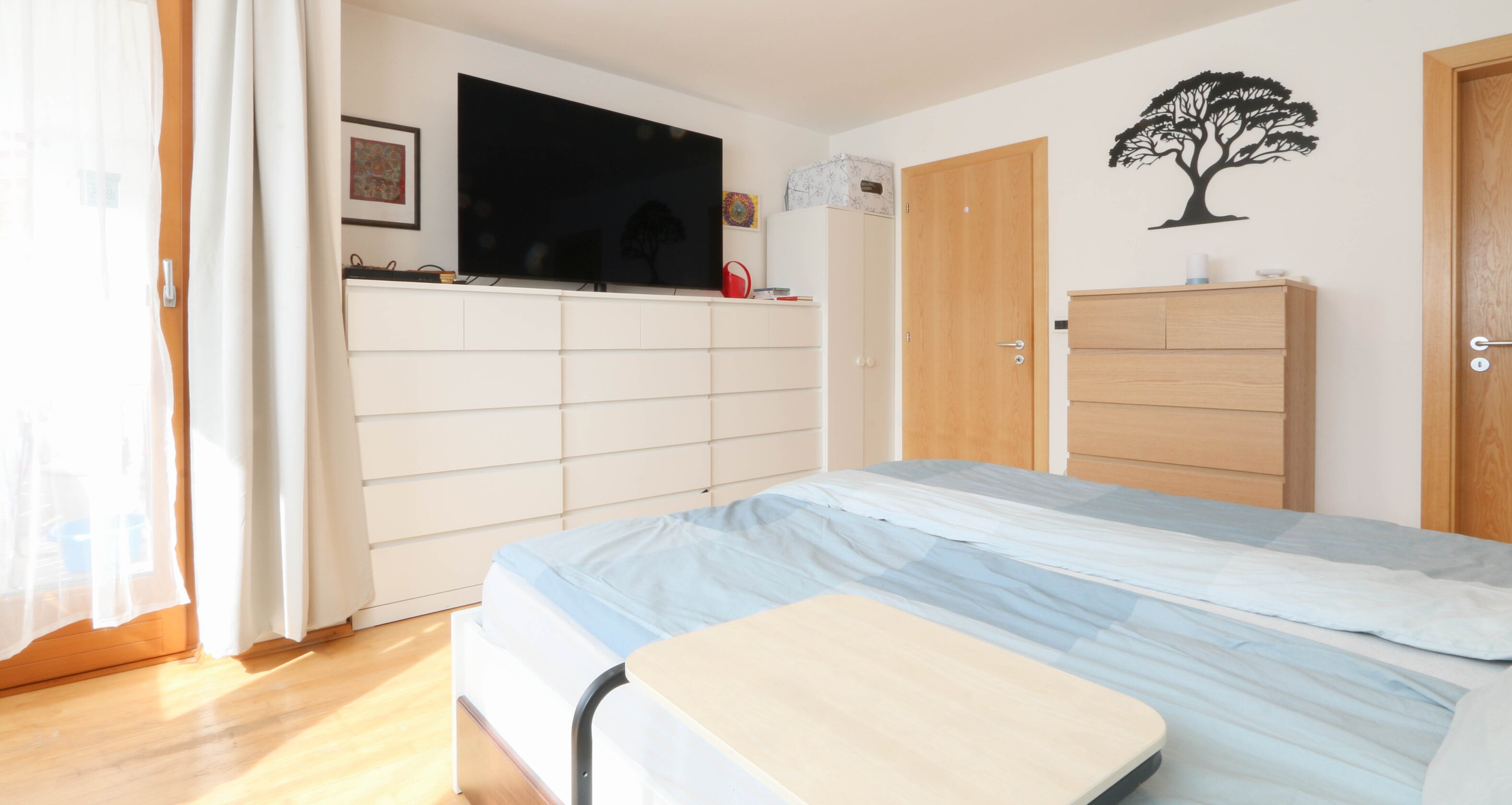 Ampia casa a schiera d’angolo a Rasa – vivere con spazio e sole