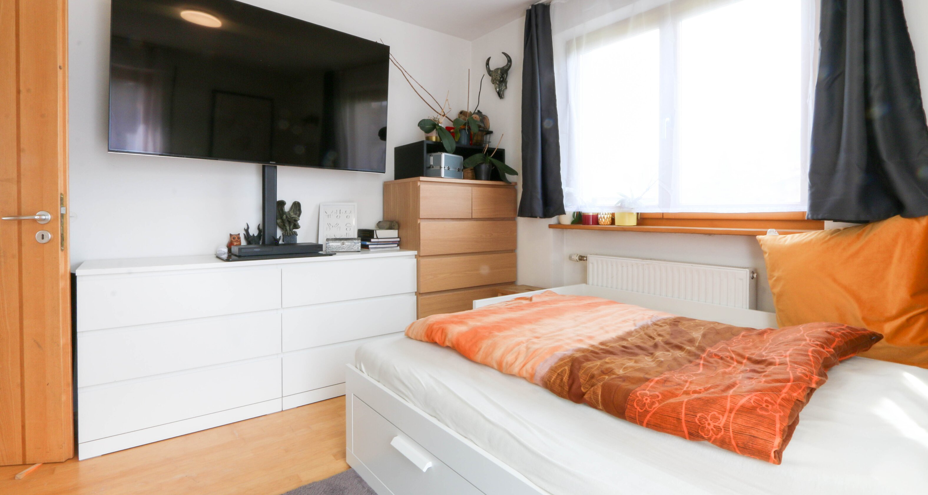 Ampia casa a schiera d’angolo a Rasa – vivere con spazio e sole