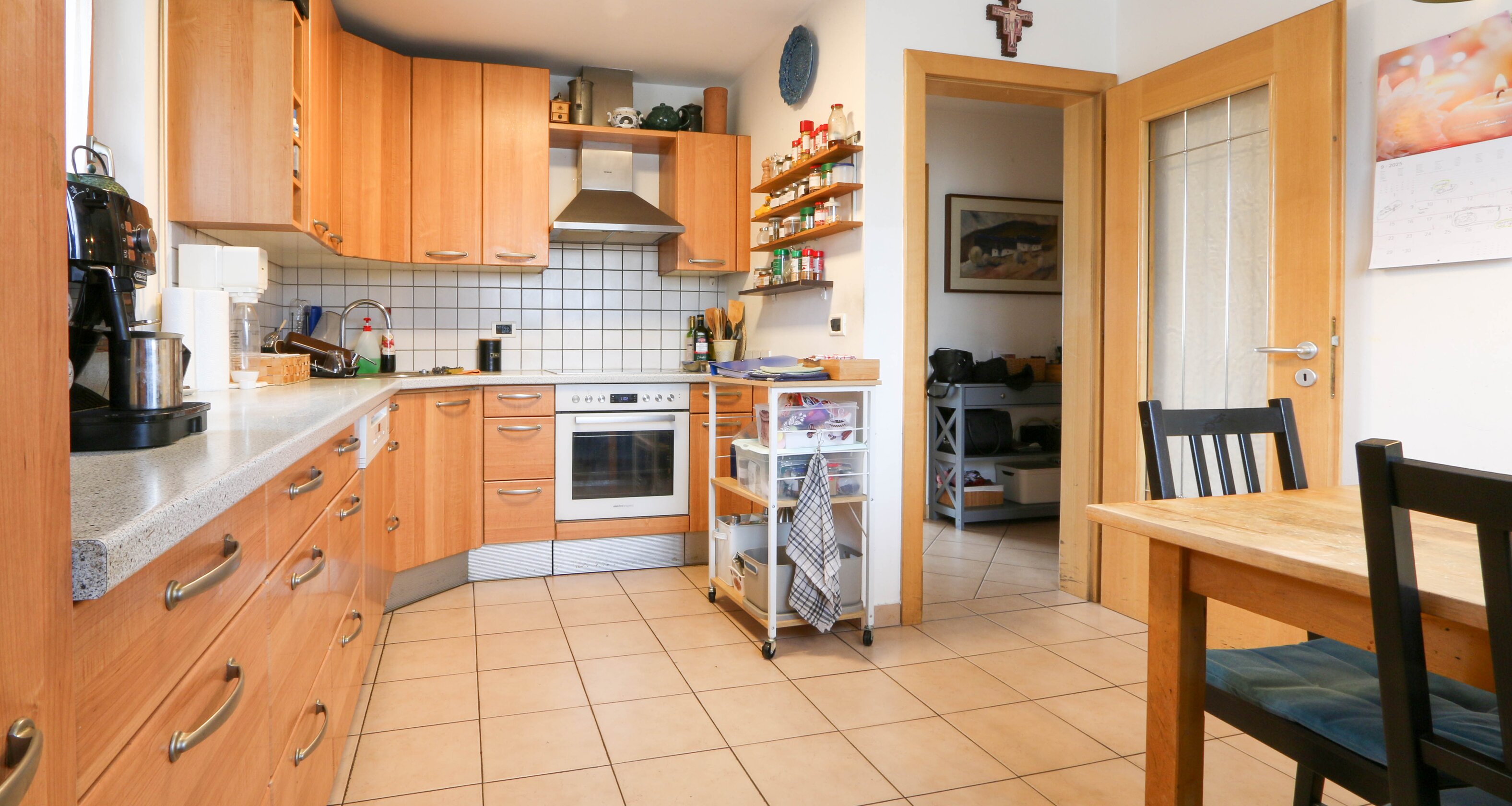 Ampia casa a schiera d’angolo a Rasa – vivere con spazio e sole