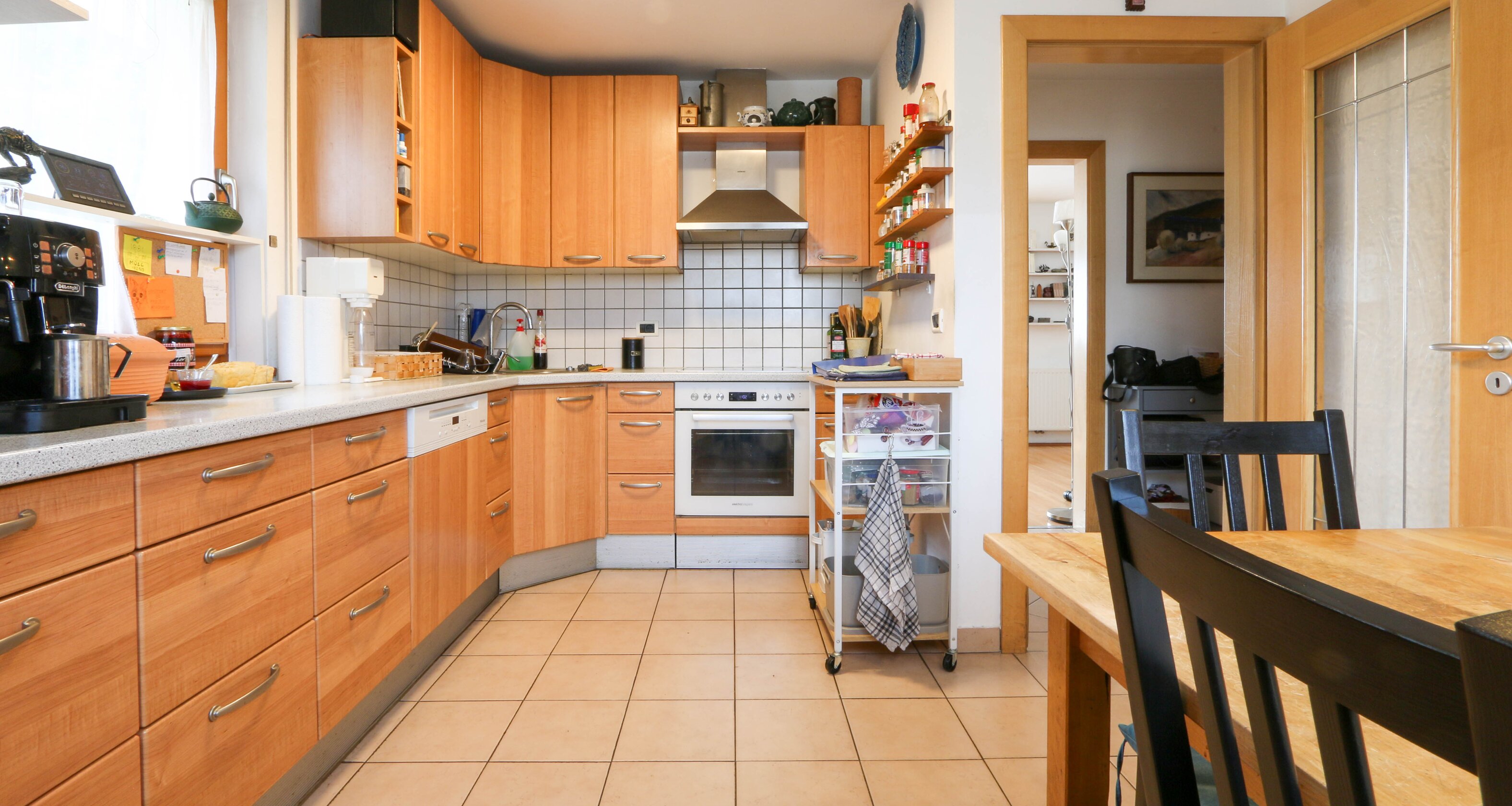 Ampia casa a schiera d’angolo a Rasa – vivere con spazio e sole