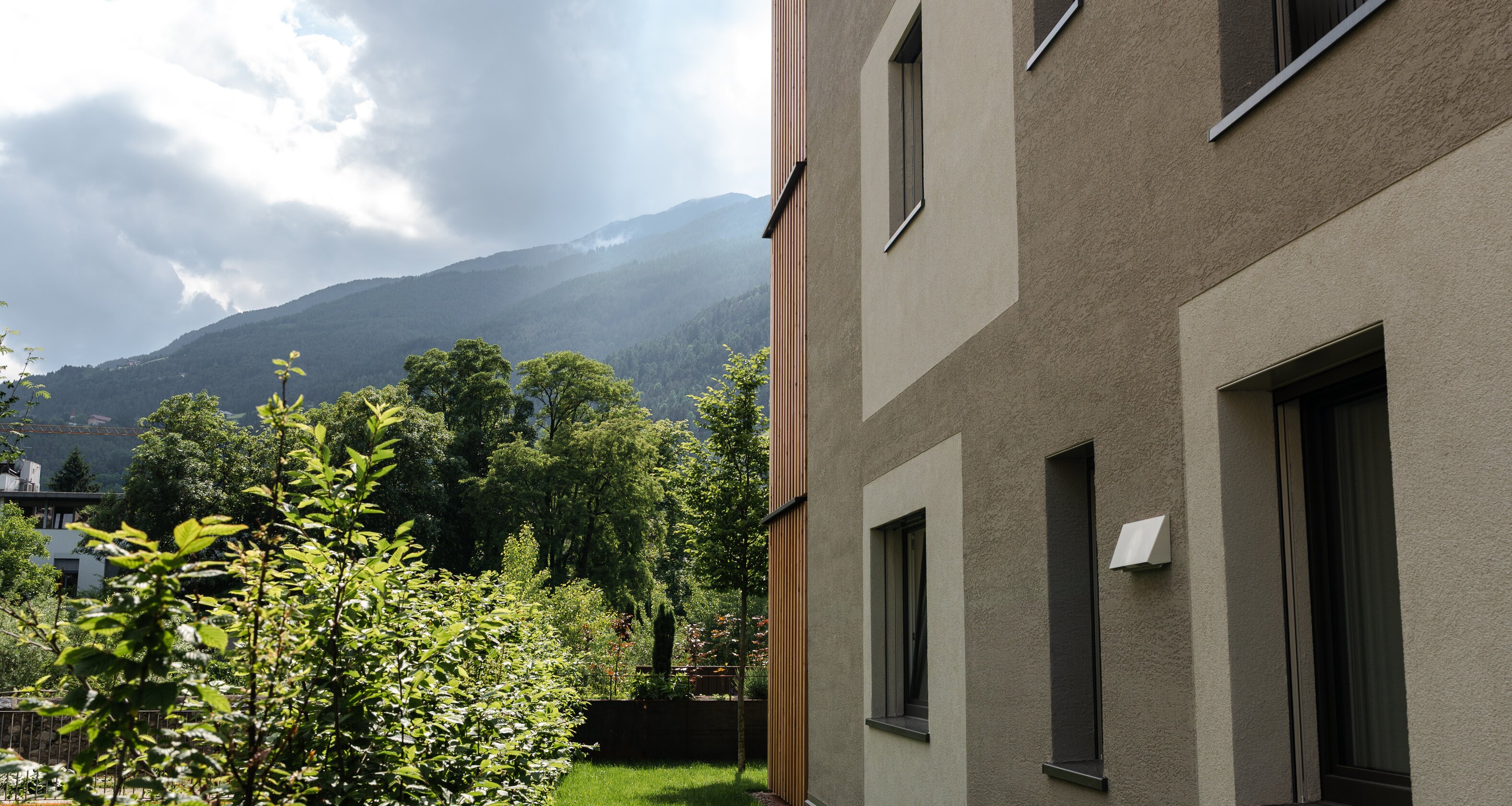 W103: New, large four-room apartment with private garden
