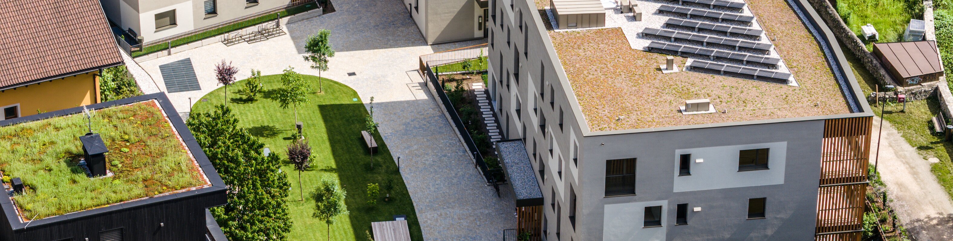 W103: New, large four-room apartment with private garden