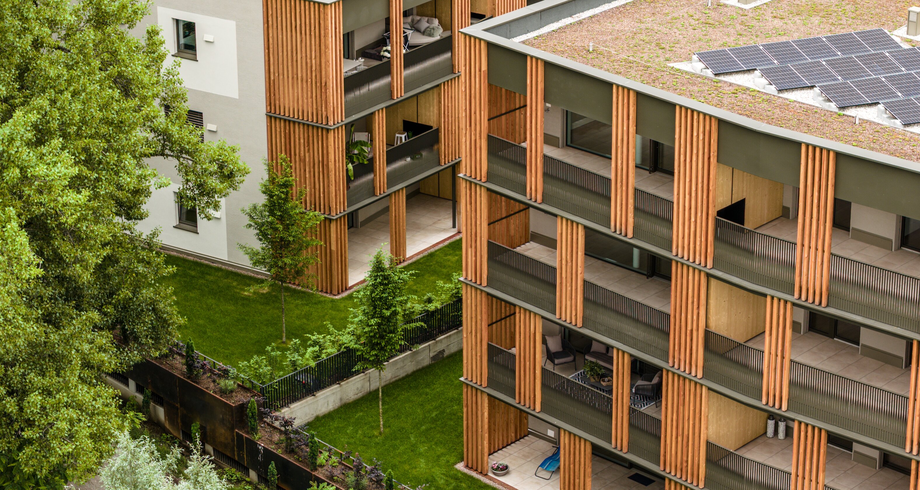 W103: New, large four-room apartment with private garden
