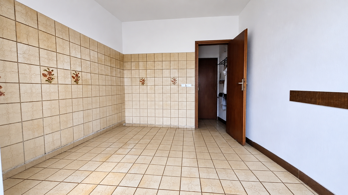 Ampio trilocale con balcone e vista libera