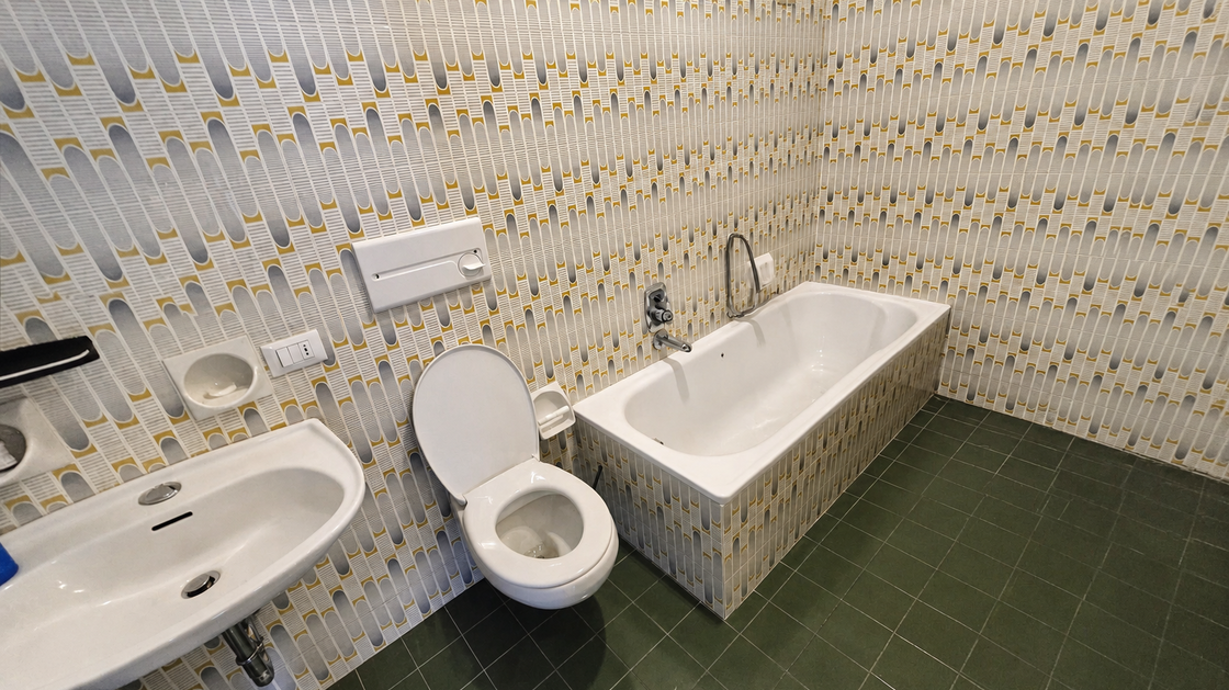 Ampio trilocale con balcone e vista libera