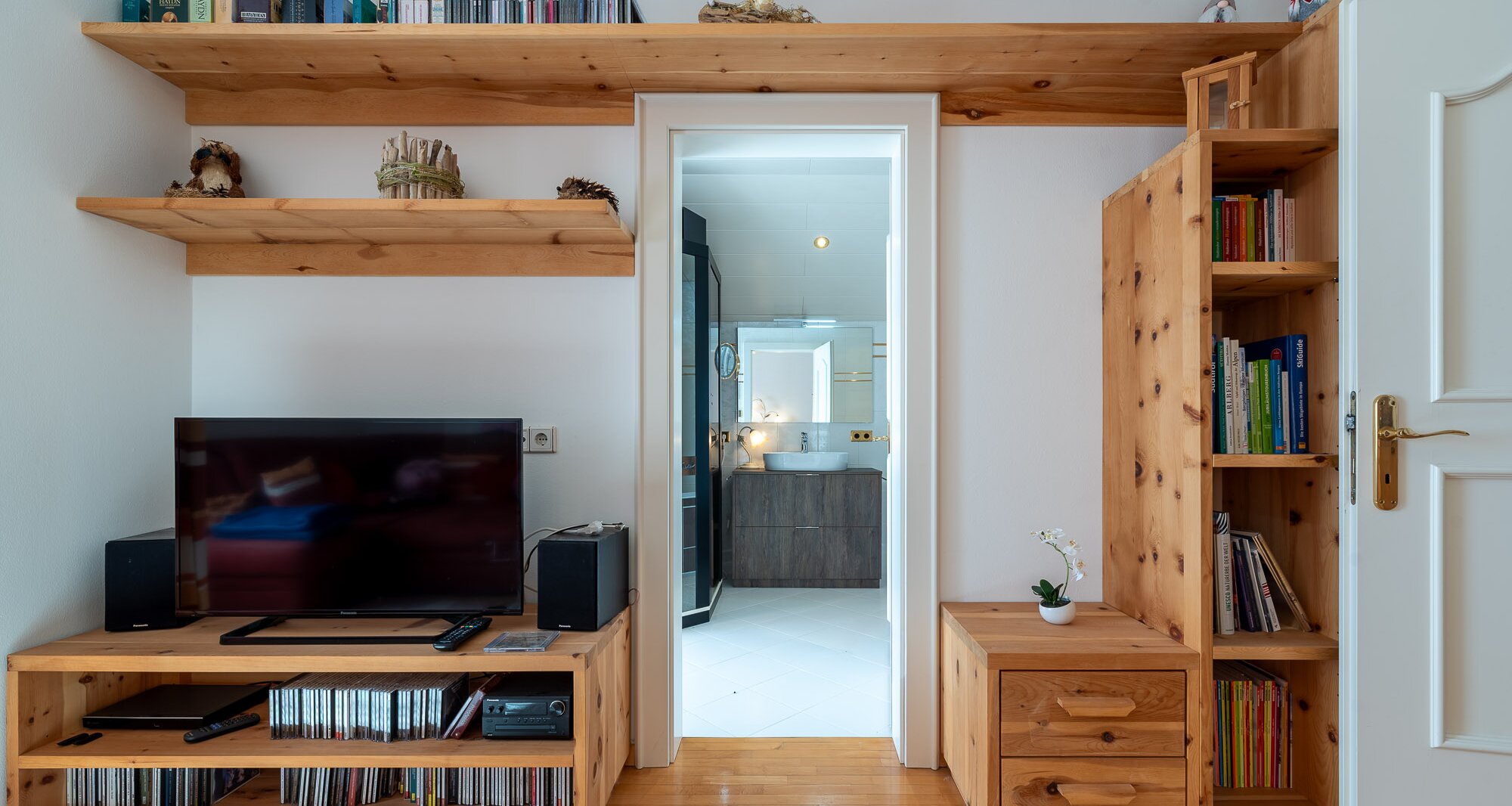 Sunny terraced house with charm and an alpine living feel