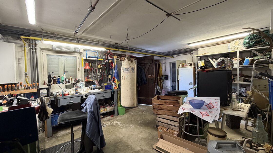 Detached house with private garden – renovation project with potential