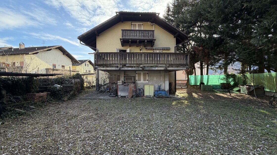 Detached house with private garden – renovation project with potential