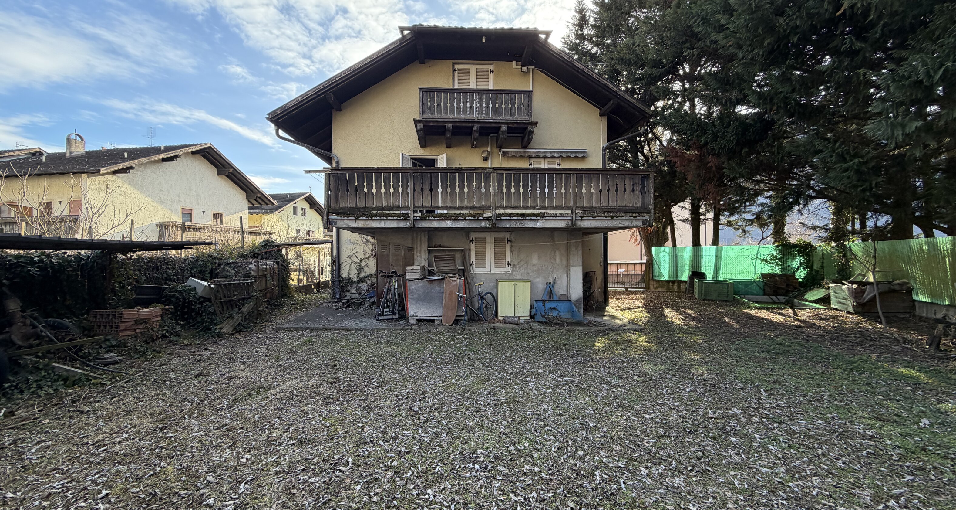 Detached house with private garden – renovation project with potential