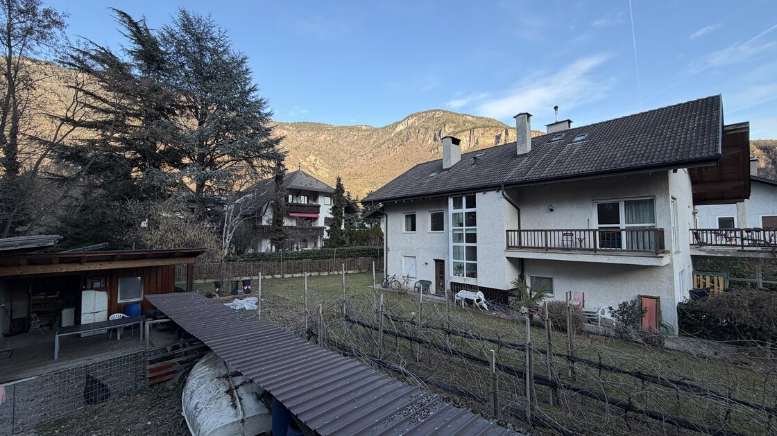 Detached house with private garden – renovation project with potential