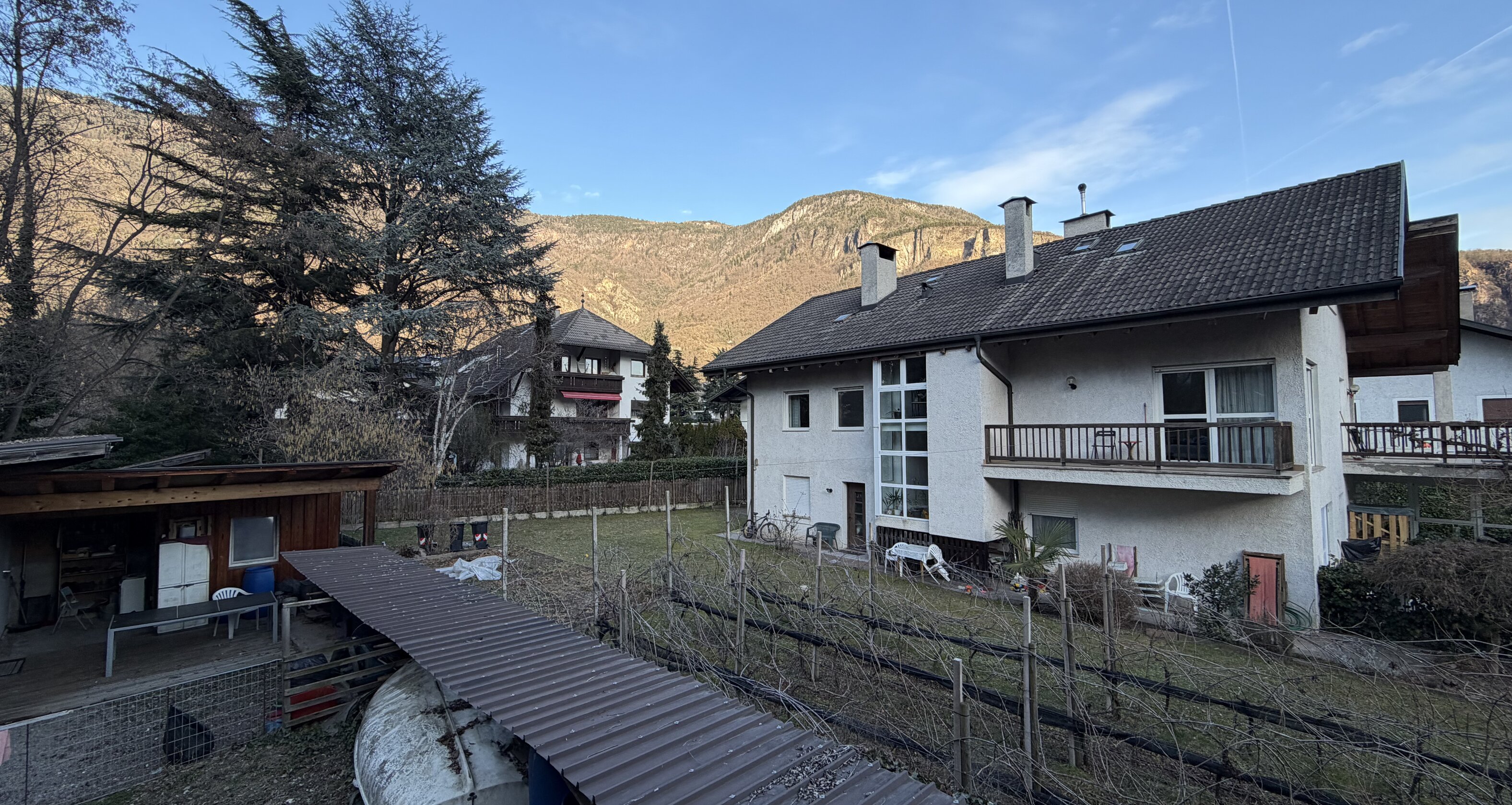 Detached house with private garden – renovation project with potential
