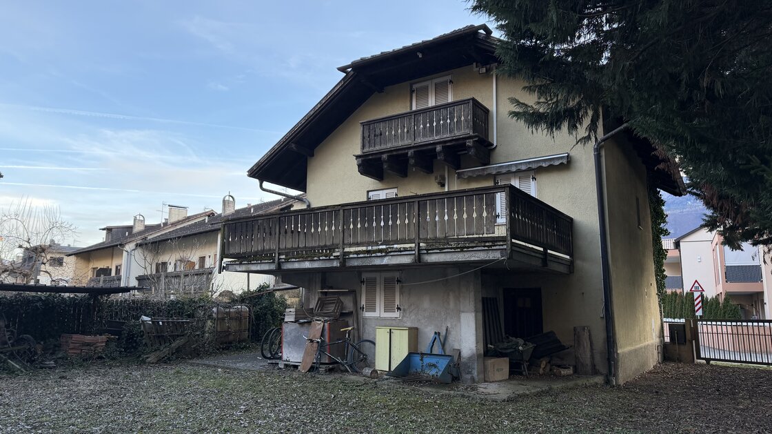 Detached house with private garden – renovation project with potential