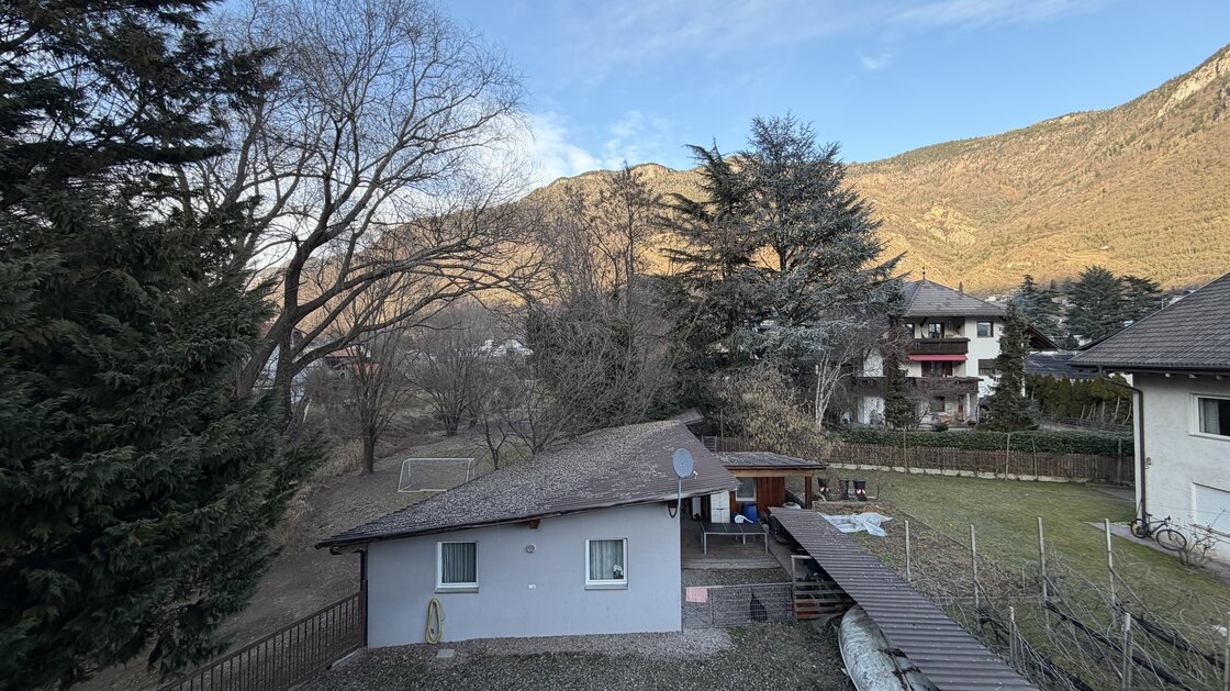Detached house with private garden – renovation project with potential